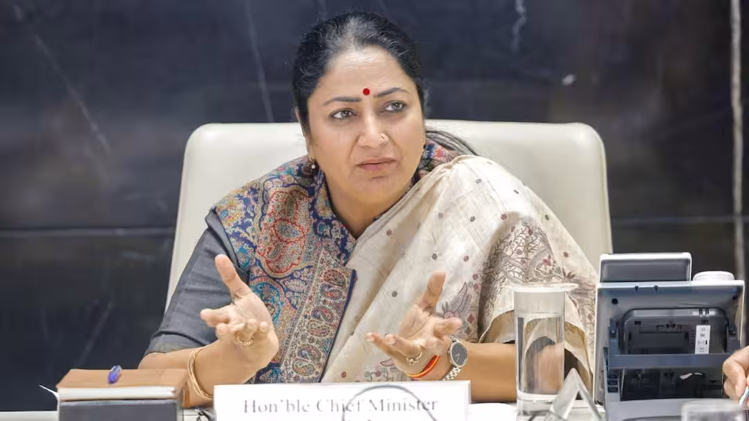 दिल्ली: सीएम रेखा गुप्ता की बढ़ीं मुश्किलें, हनुमान जी पर टिप्पणी मामले में कोर्ट ने मांगी पुलिस रिपोर्ट